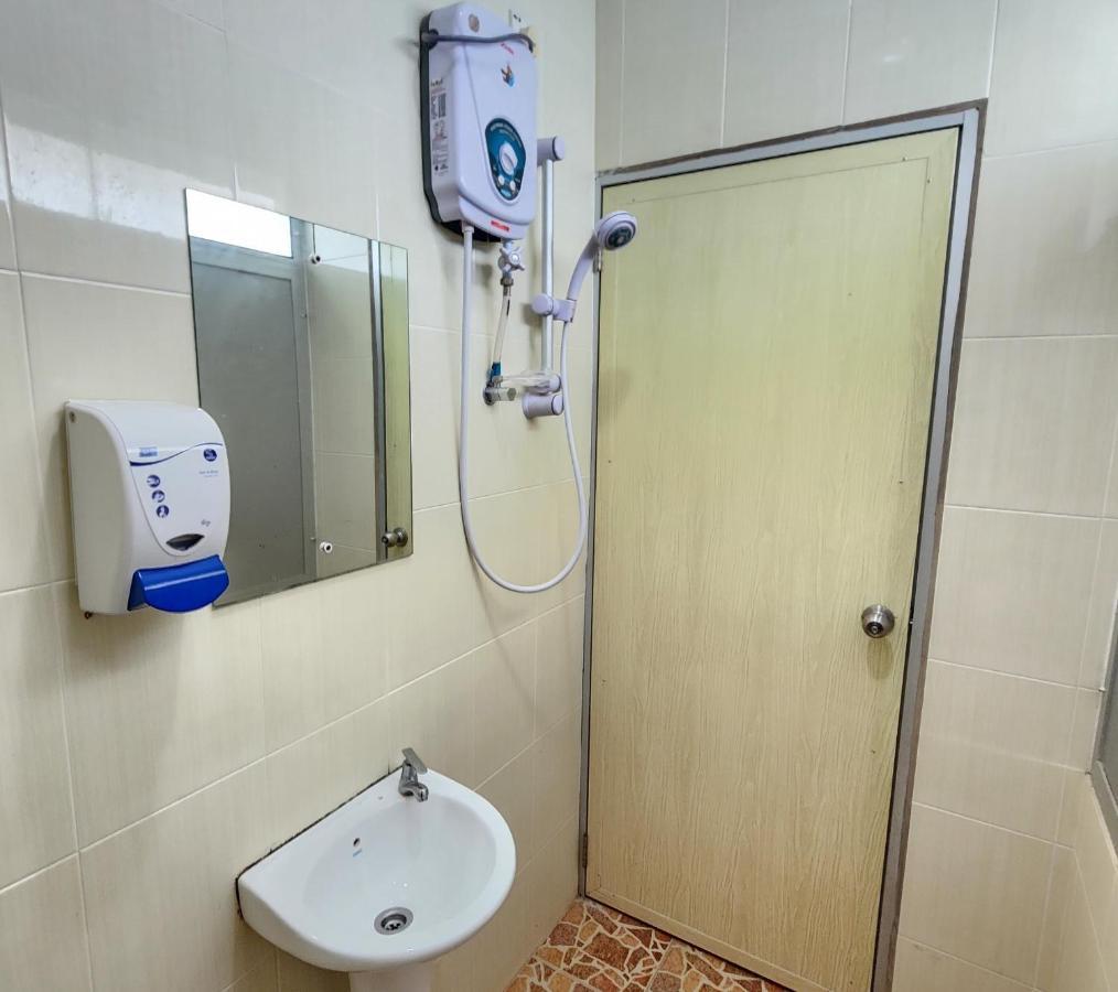 Oyo 90743 Hotel Ban Cheong Kangar Εξωτερικό φωτογραφία